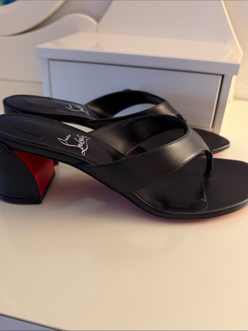 ♥️Christian Louboutin Black Janetonga Leather Thong Block-Heel Sandals♥️